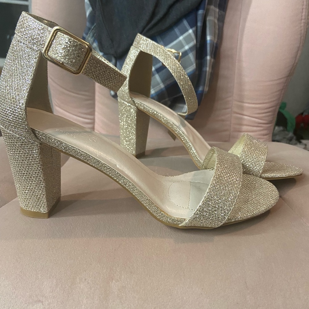 Davids bridal gold heels size 7